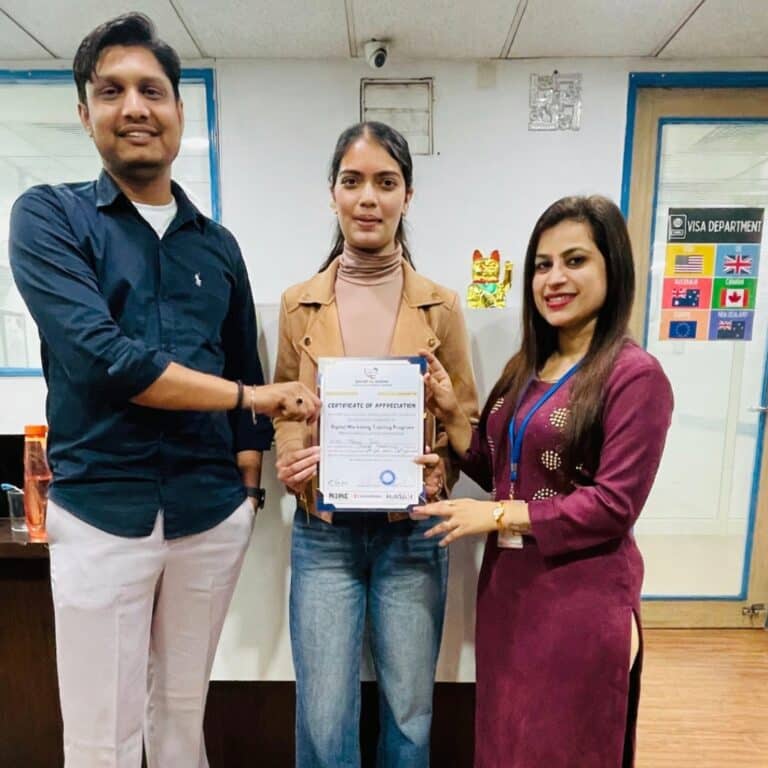Student and trainer with digital marketing certificate
